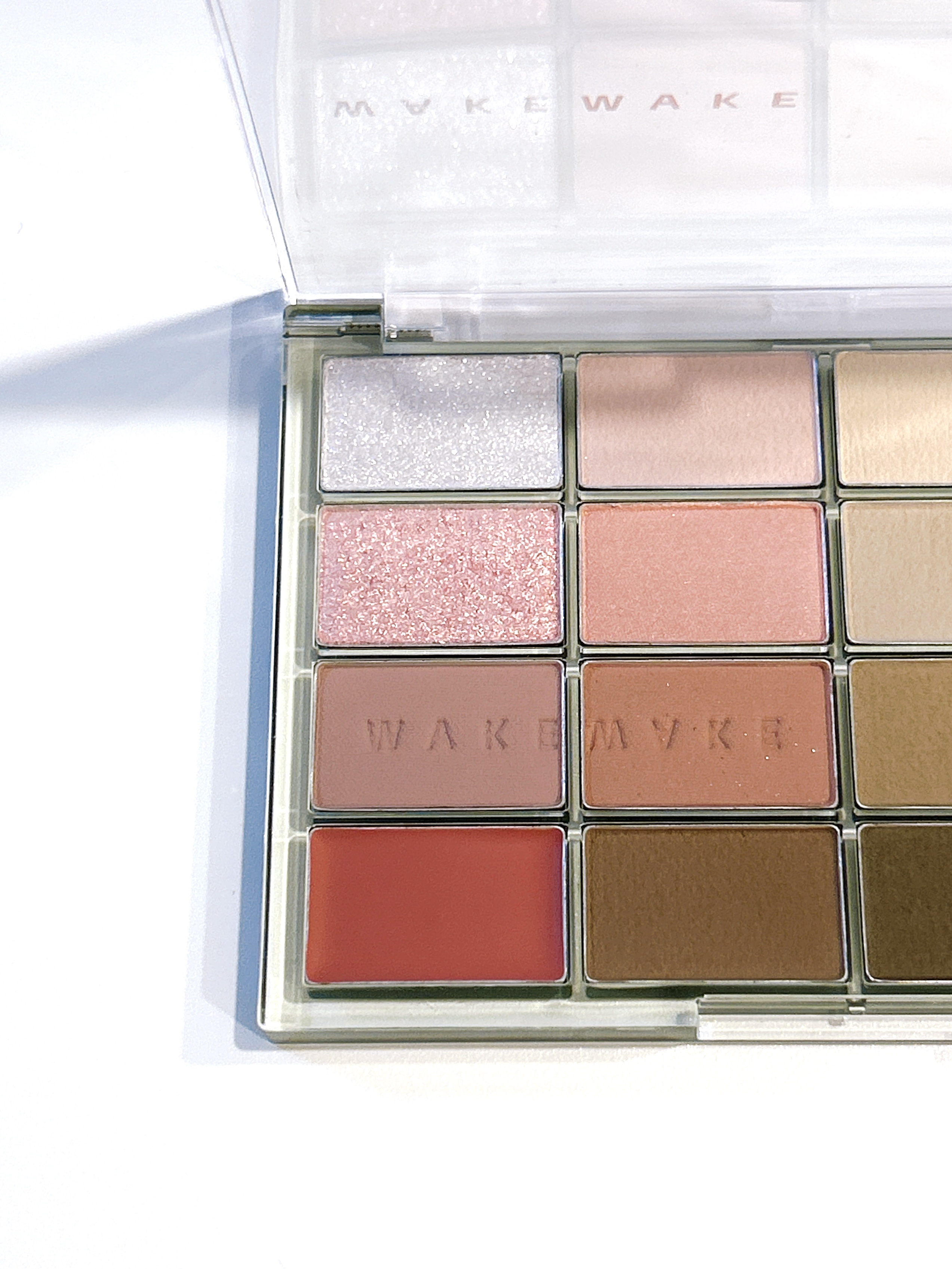 ソフトブラーリングアイパレット/wakemake/アイシャドウパレットを使ったクチコミ（3枚目）