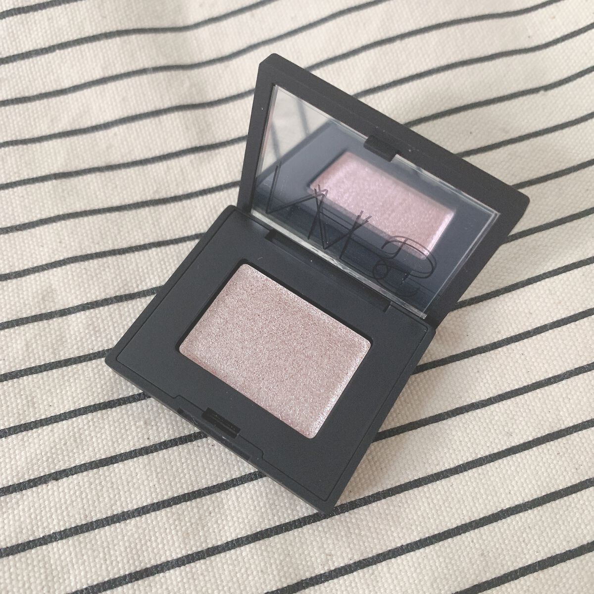 ハードワイヤードアイシャドー/NARS/単色アイシャドウを使ったクチコミ（1枚目）