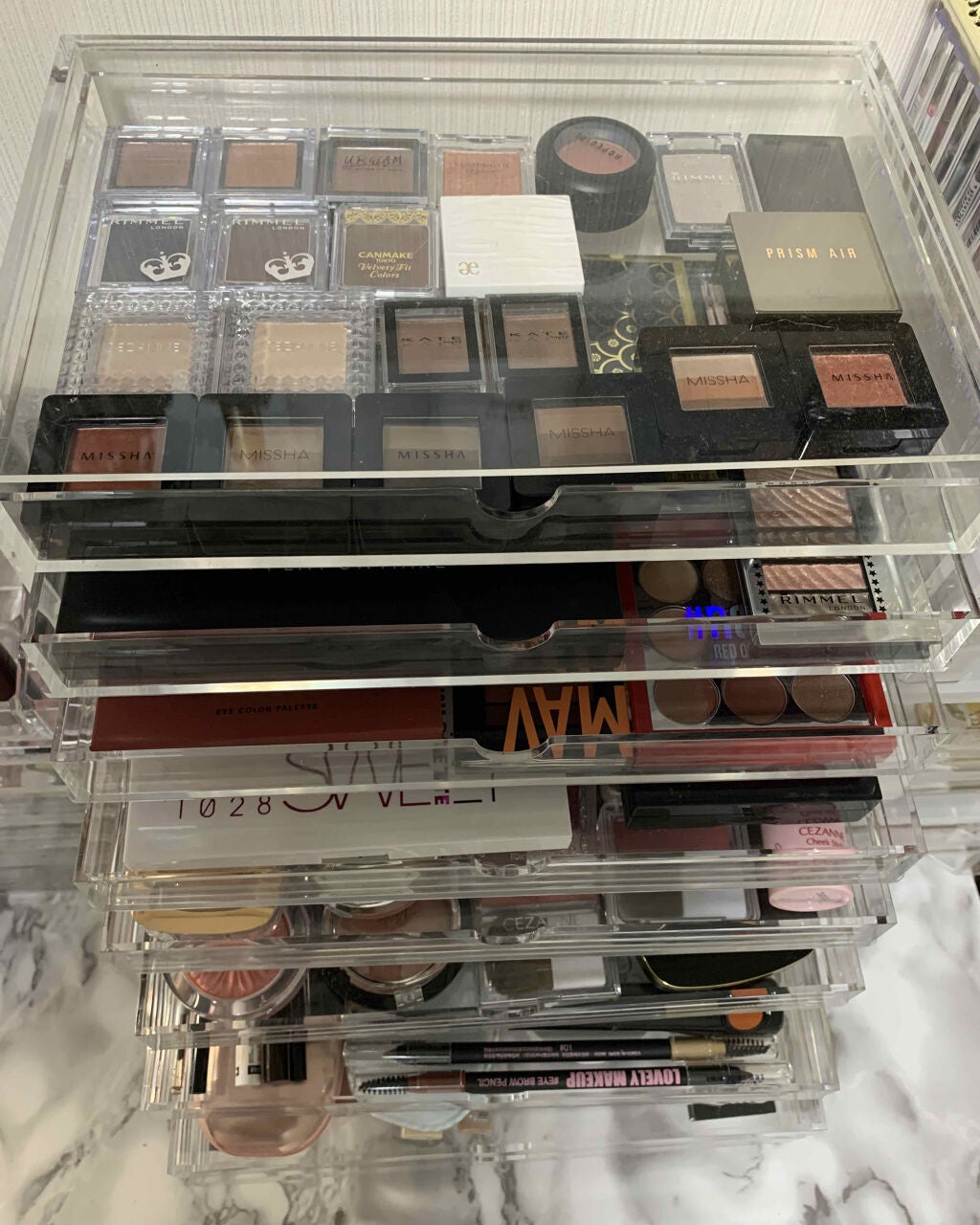現役美容部員晴れおんな🌞 on LIPS 「私のコスメ収納を紹介します💄コスメを集めるのが趣味な私ですがそ..」(3枚目)