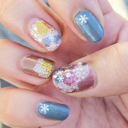 土木系おねいさん on LIPS 「週末のネイル💅シールを駆使して、派手派手な冬ネイル❄️なんだか..」(4枚目)