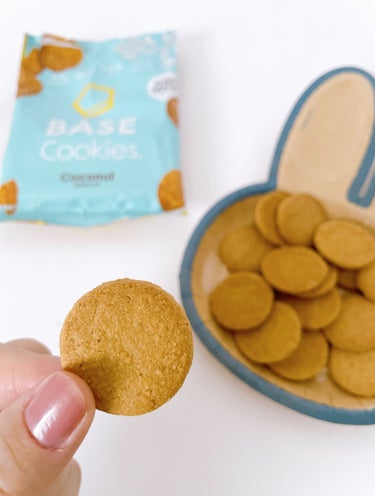 ベースフード BASE Cookiesのクチコミ「ダイエット中でもクッキー食べたい人にオススメ🍪
ちょいとクセはあるけど、美味しいよー😋
一袋で.....」（3枚目）