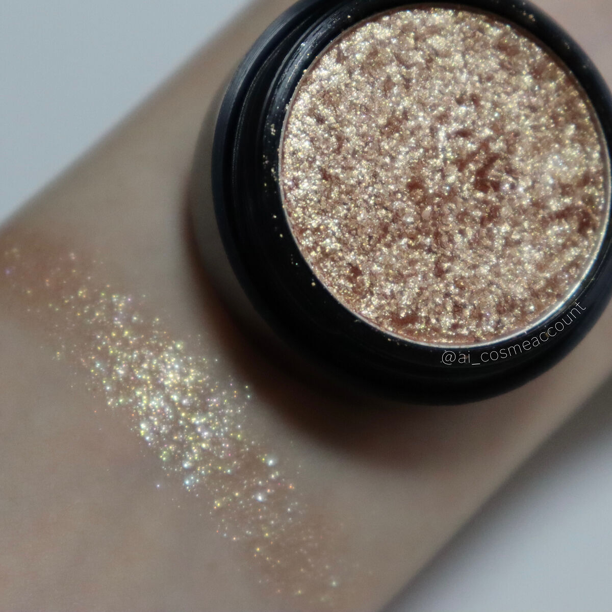 セルフィーフィックスピグメント 01 ライクザット/Witch's Pouch/単色アイシャドウを使ったクチコミ（3枚目）