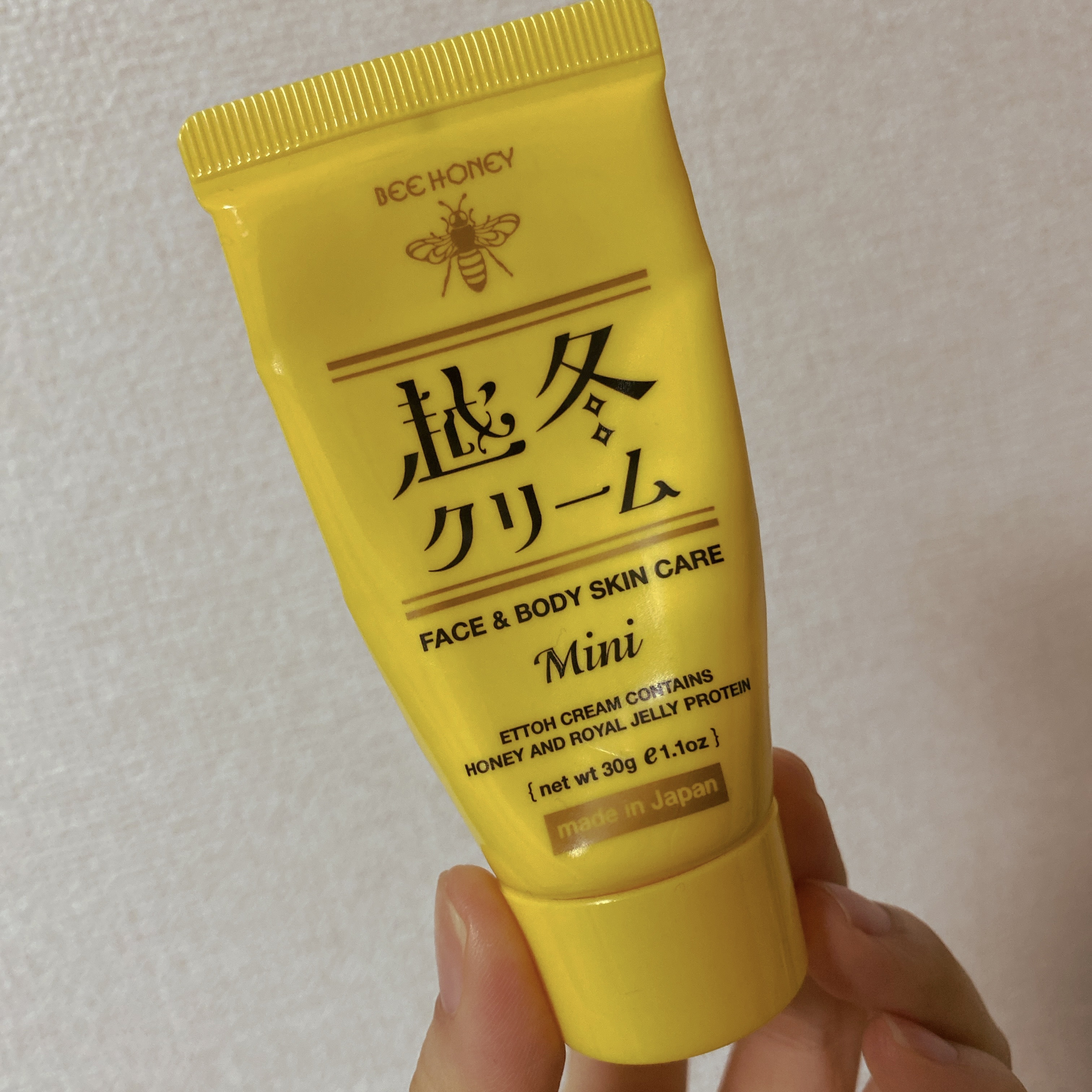 使い切りメモログ


越冬　という言葉に惹かれて購入。写真はミニサイズ。


保湿力が抜群によかった
柔らかくてよく伸びます。伸ばした後の肌は吸い付くような感じの仕上がりです。

パケが可愛い
シンプルだけどこのパッケージがまた好み。ハッキ