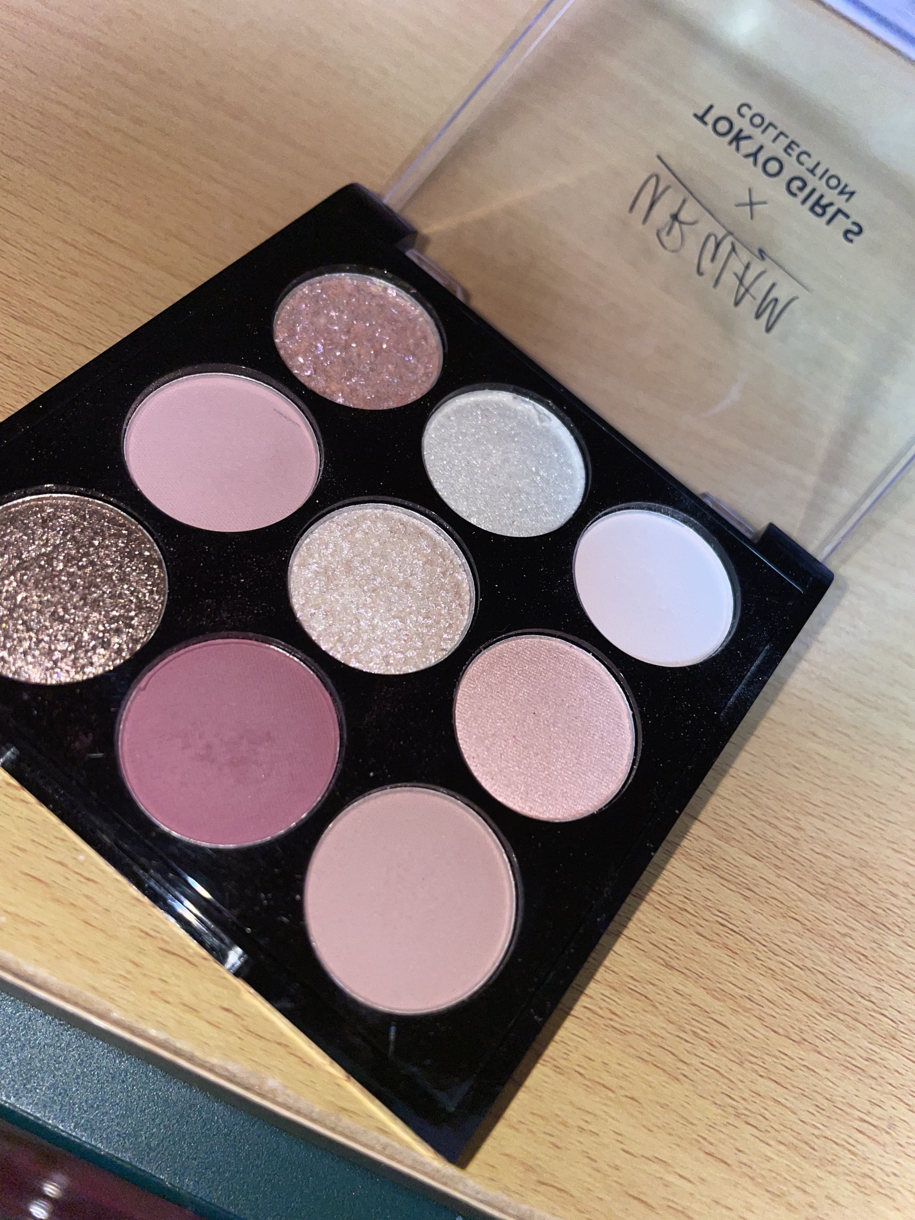 ＵＧＴ　ドットアイカラーパレット 04c　ベリー/U R GLAM/アイシャドウパレットを使ったクチコミ（3枚目）