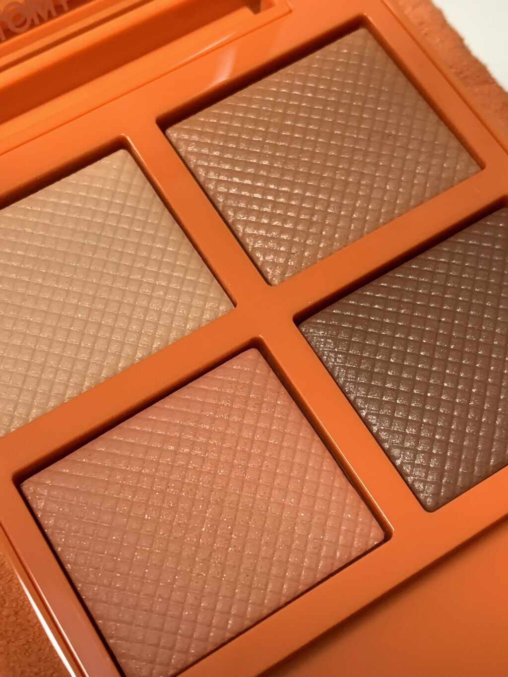 シェイド アンド イルミネイト ファンデーション SPF45 ソフト ラディアンス クッション コンパクト 0.3 アイボリー シルク/TOM FORD BEAUTY/リキッドファンデーションを使ったクチコミ（3枚目）