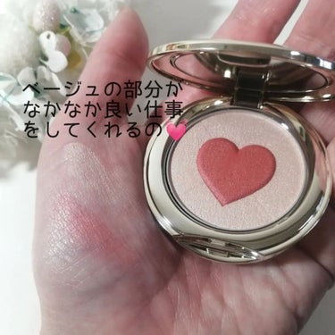 SNIDEL BEAUTY ブラッシング ハートのクチコミ「ハートのコンパクトを開けると中もハート💓
もうこの見た目にやられた😆
♡…………………………….....」（2枚目）