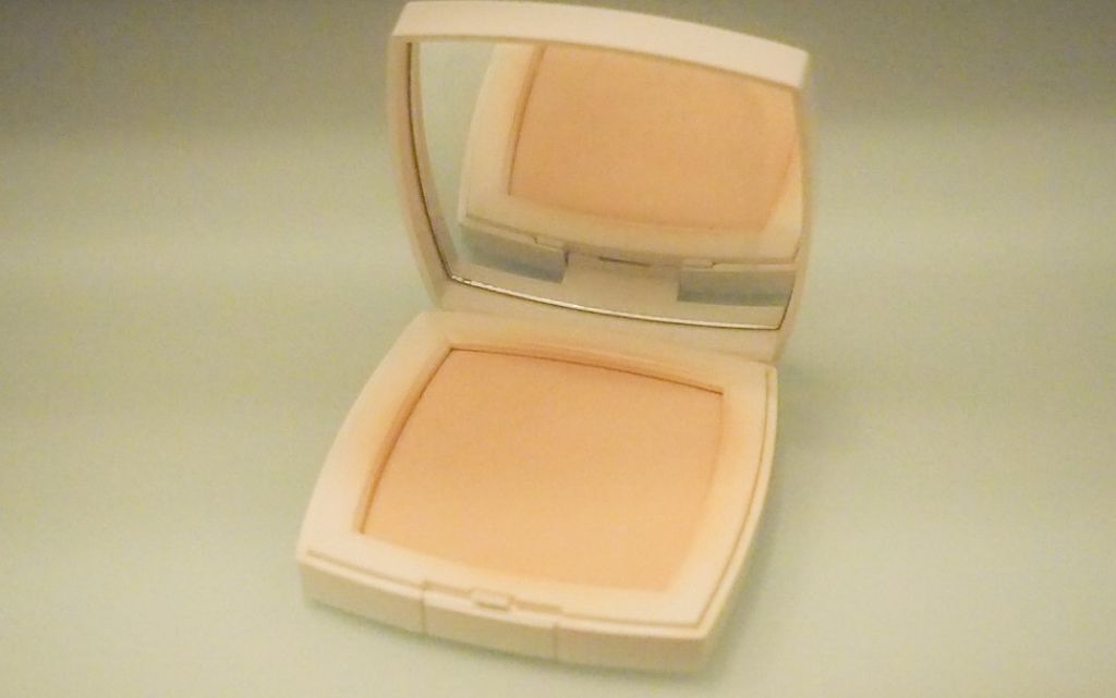 ル ブラン コンパクト ラディアンス/CHANEL/パウダーファンデーションを使ったクチコミ(2枚目)