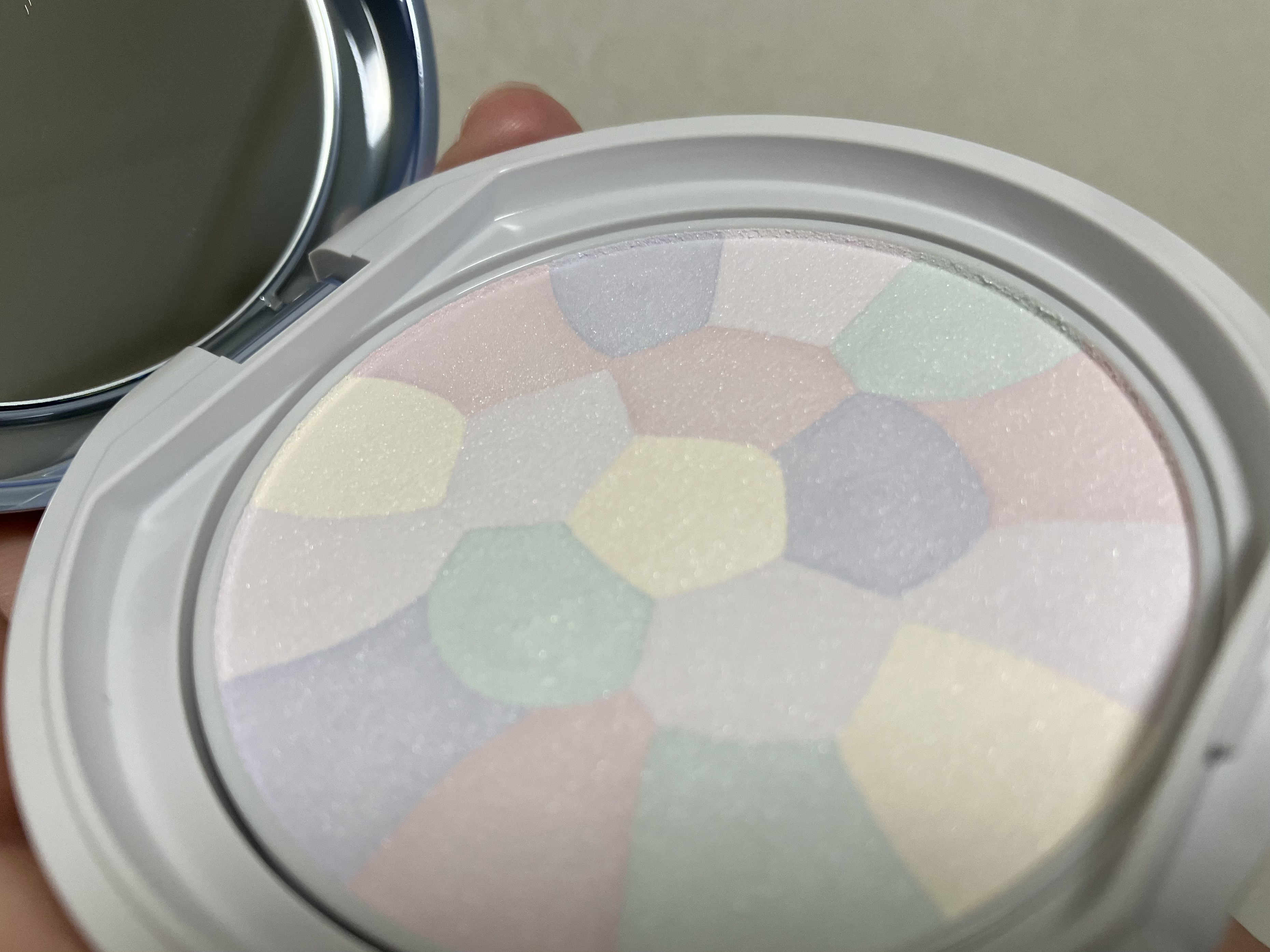 イルミネイティングフィニッシュパウダー　～Abloom～/キャンメイク/プレストパウダーを使ったクチコミ（1枚目）