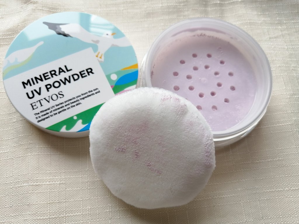 ミネラルUVパウダー ペールラベンダー(松尾たいこ氏限定デザイン)/エトヴォス/ルースパウダーを使ったクチコミ（2枚目）
