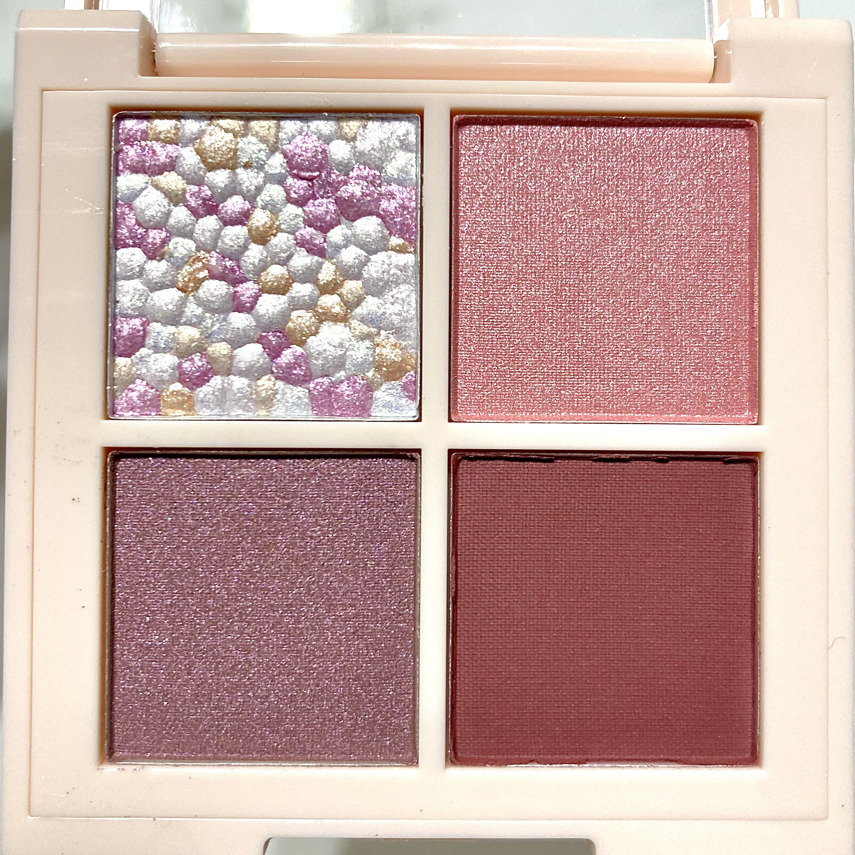 レブロン ダズル アイシャドウ クアッド/REVLON/アイシャドウパレットを使ったクチコミ（2枚目）