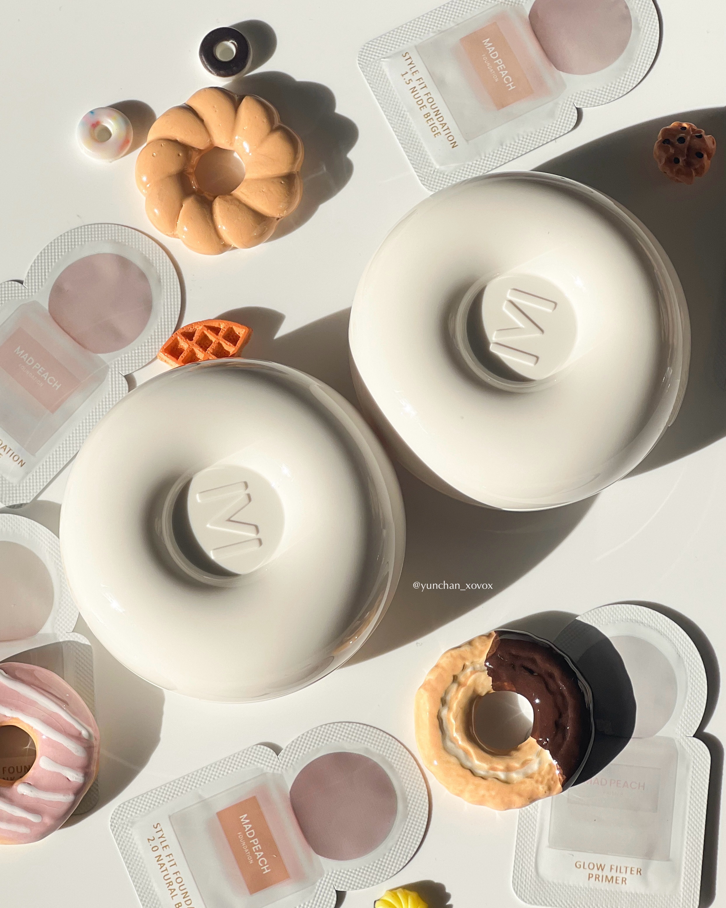 MAD PEACH プレインベルベットマットクッションのクチコミ「8/2よりQoo10公式ショップで発売開始となったマッドピーチの新作をご紹介🤍

madpea.....」（3枚目）