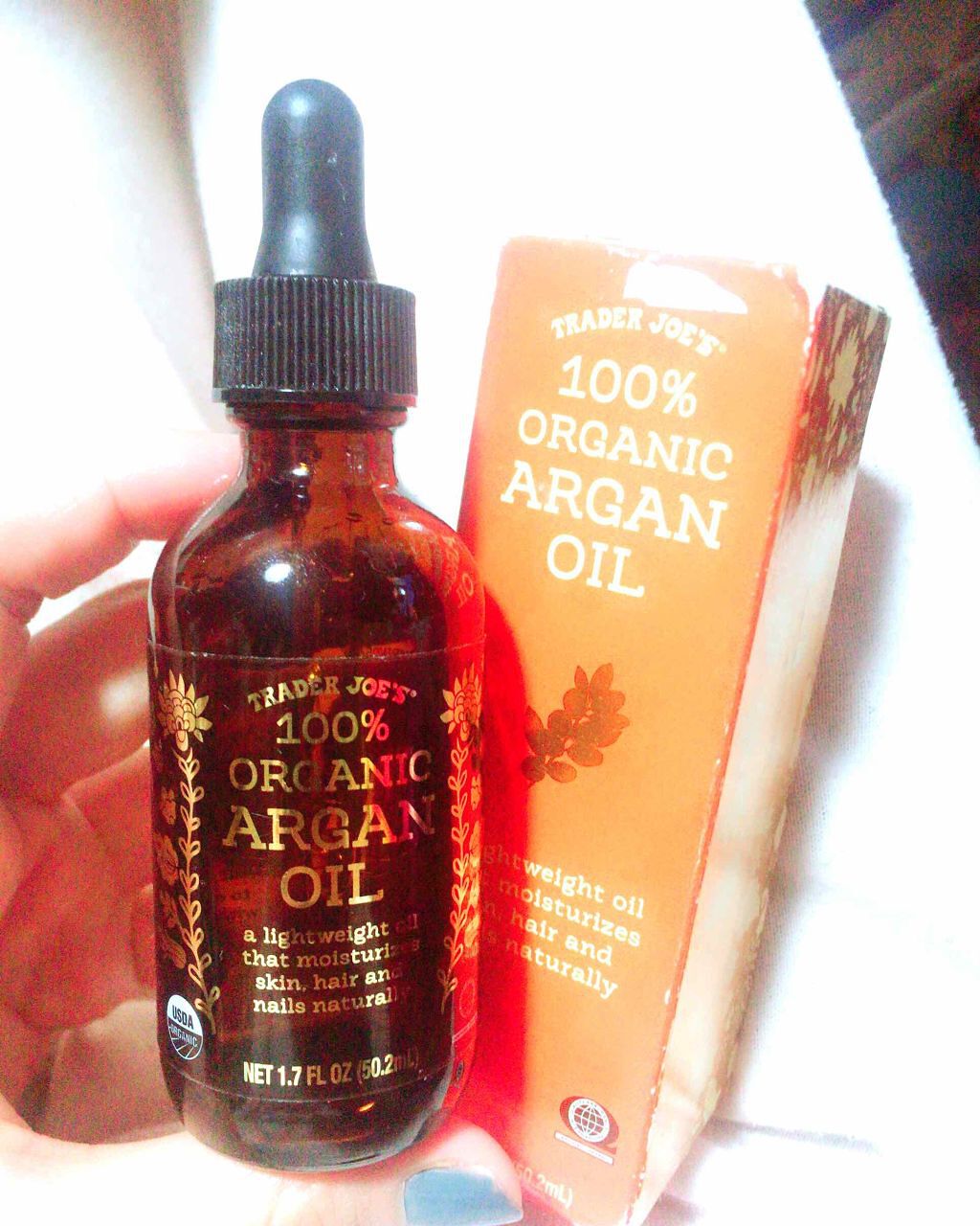 100%オーガニックアルガンオイル
Trader Joe's 
私のスキンケアに欠かせないのがオイル。
ローズヒップオイル、ホホバオイル、アルガンオイルなどオイル系は全て使ってきました。
そして現在使っているものがこちらです。
アメリカに旅