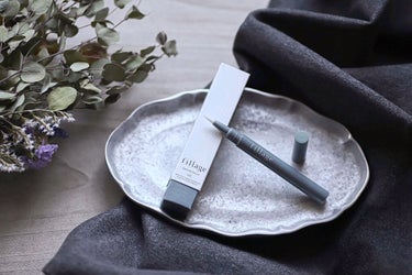 3週間ほど続けていたまつ毛美容液のfillage Eyelash Serum。
日々のお肌のスキンケア感覚でまつ毛ケアも自然と日課になりました𓇢

使い続けていく中で少しづつですが一本ごとにハリやコシが