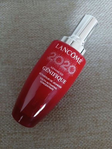 - LANCOMEジェニフィック アドバンスト -

美肌菌(皮膚常在菌)バランスを整えてくれる事で有名な、
LANCOMEの導入美容液。
角質バリア機能を、サポートしてくれるようです。
写真は海外で購