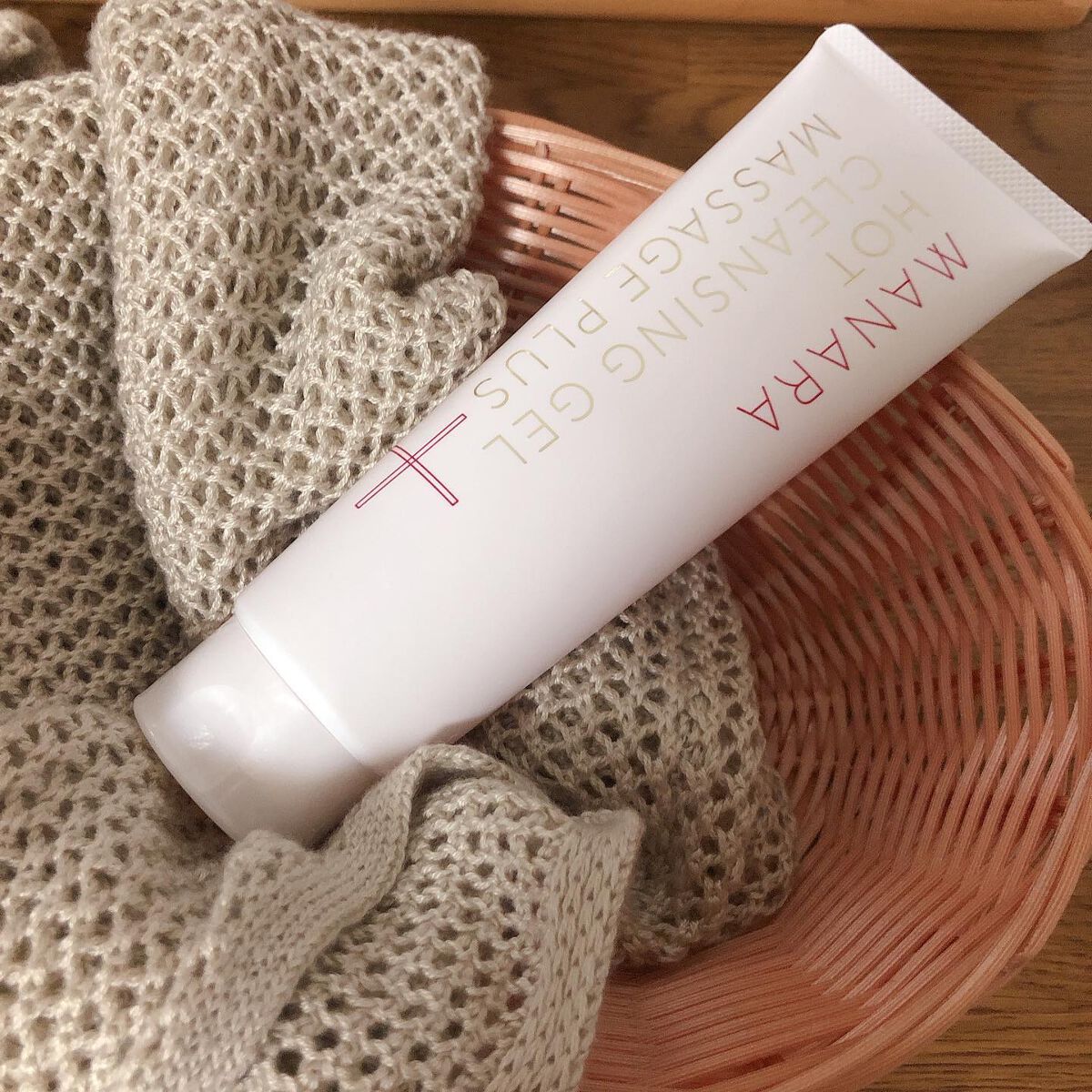 マナラのクレンジング人気だよね〜🤔💓
先日友達と温泉行った時に
使ってたら「それ人気よね！周りの子も使ってる子多い！」って言われた😳！！

でも皆んな持つ理由が分かる👏
毛穴の悩みがどんどん解決されていくから☺︎
しっかりと手に出し