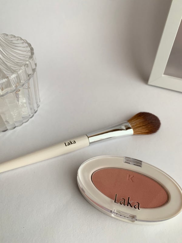 ラブシルクブラッシュ/Laka/パウダーチーク by みい フォロバします♡