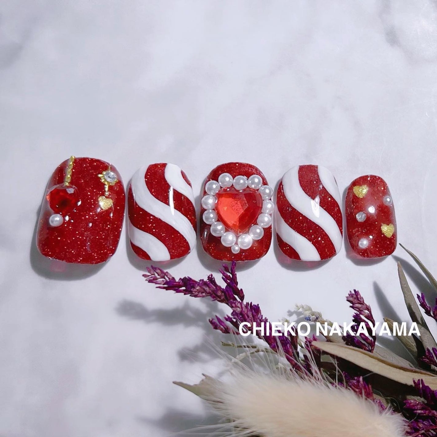 なかやまちえこ on LIPS 「クリスマスネイル🎄365日ネイル342日め⠀⠀@kimacat..」(1枚目)