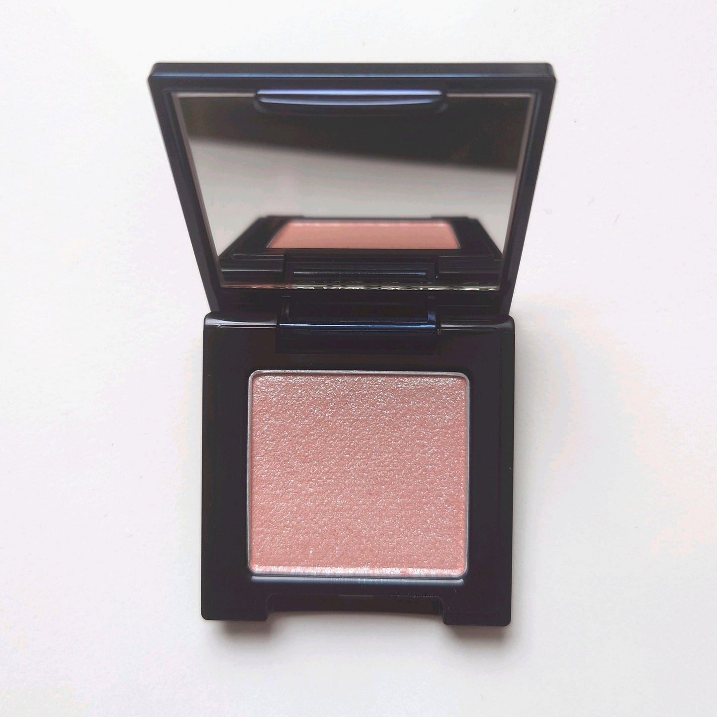 ラズル アイカラー/エレガンス ラズル /単色アイシャドウを使ったクチコミ(1枚目)