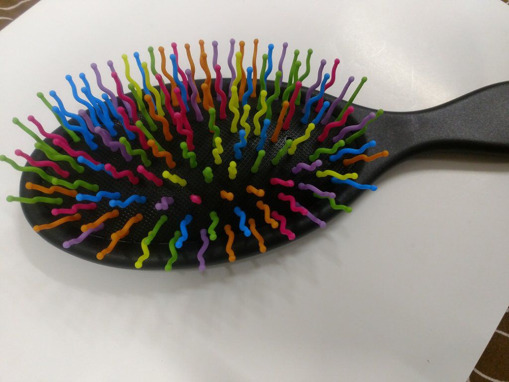 カラーピンクッションブラシ/DAISO/ヘアブラシを使ったクチコミ（1枚目）