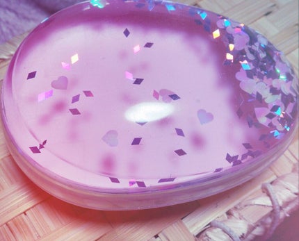 FOREVER 21 タングルヘアブラシのクチコミ「#FOREVER21
#ハートスノーグローブタングルヘアブラシ
ハート型のホログラフィック.....」(2枚目)