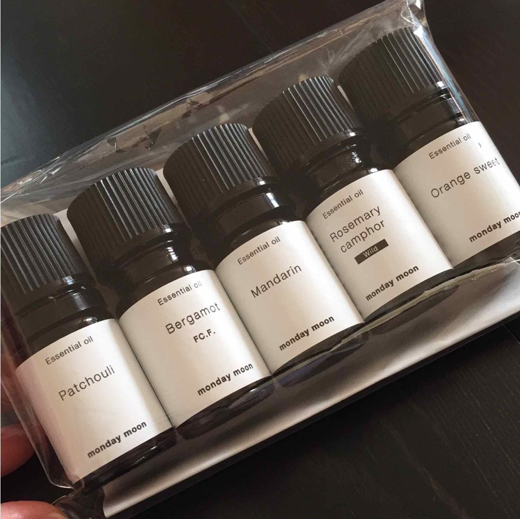 選べるエッシェシャルオイルトライアルセット/マンデイムーン/トライアルキットを使ったクチコミ（1枚目）