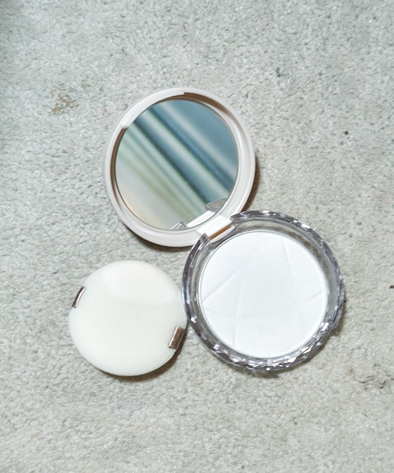 毛穴レスパウダー/CEZANNE/プレストパウダーを使ったクチコミ(2枚目)