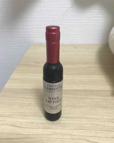 LABIOTTE Wine Lip Tint 
CR01 ロゼコーラル

コーラルみが強いティントリップです。

独特の香りがしますが、馴染んでくるというか、ほかのリップと重ねたりすると気にならなくなる