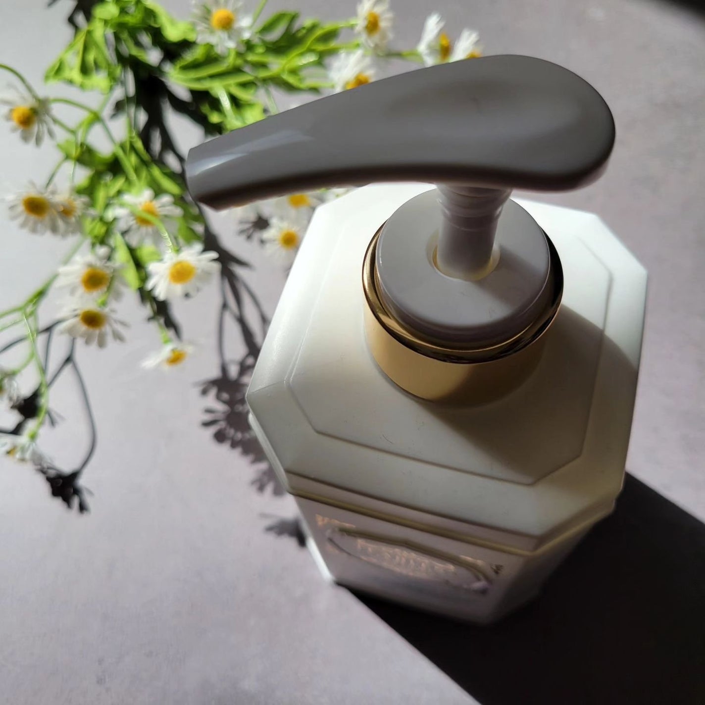 パフュームボディローション リリィムスクホワイトティー/TEABLESS/ボディローションを使ったクチコミ(2枚目)