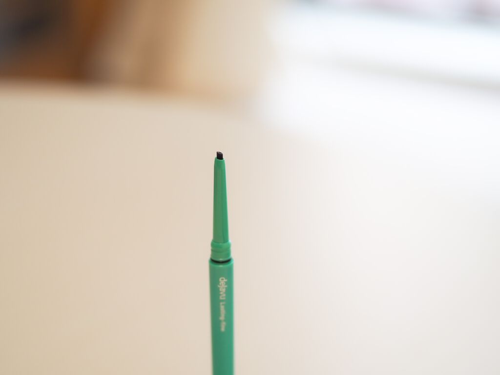 「密着アイライナー」繰り出しペンシル リアルブラック/デジャヴュ/ペンシルアイライナーを使ったクチコミ（1枚目）