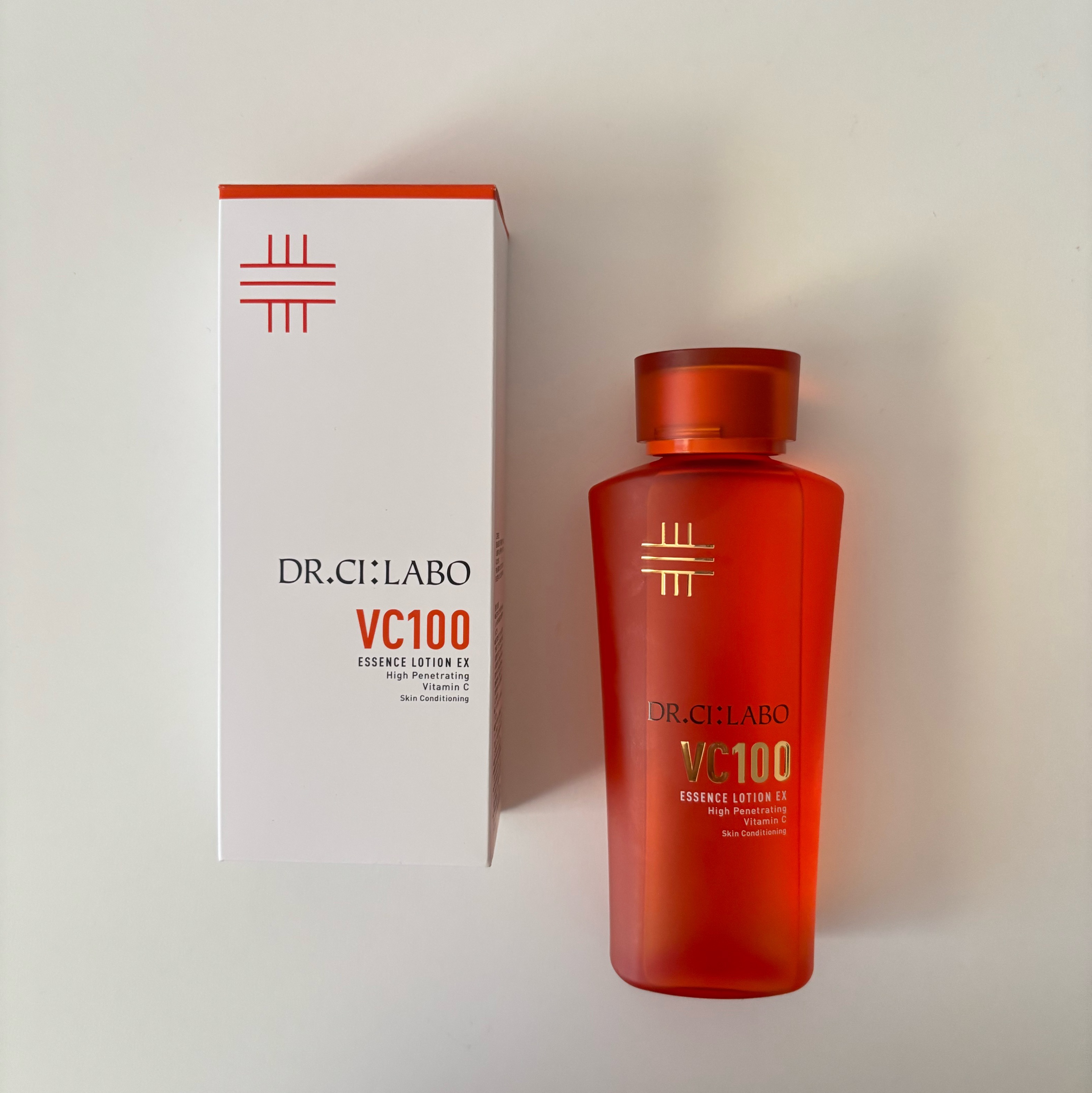 【ドクターシーラボⓇ　VC100 エッセンスローション EX　150ml】


テクスチャは、とろっとしている！
馴染みはよく、つけた後はもちっと感がある！
敏感肌ですが、しみなかった！
柑橘系の、ビタミンc!といった香り！笑


メイク前