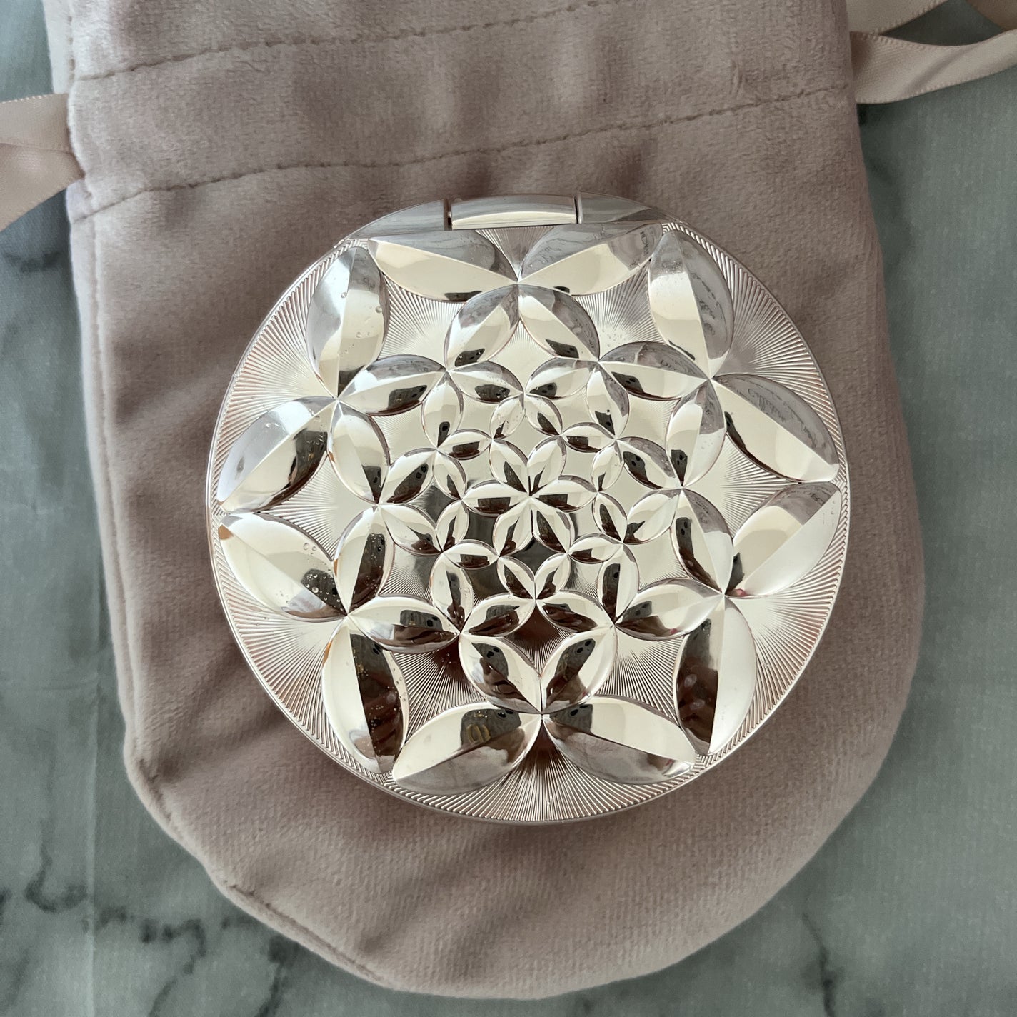 マルセル ワンダース コレクション コスメデコルテ フェイスパウダー ⅩⅢ/DECORTÉ/プレストパウダーを使ったクチコミ(4枚目)