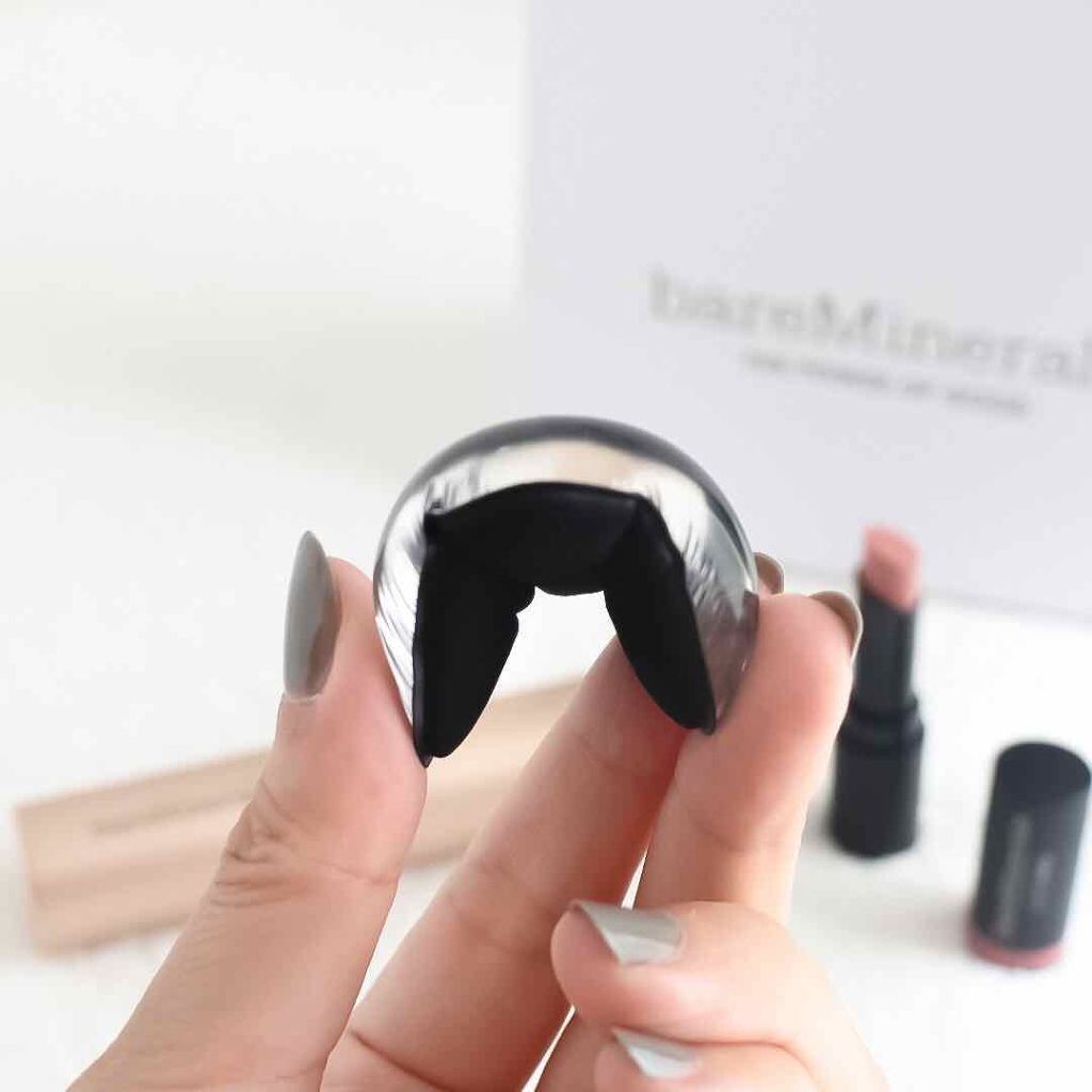 デュアルサイド シリコン ブレンダー/bareMinerals/パフ・スポンジを使ったクチコミ（1枚目）