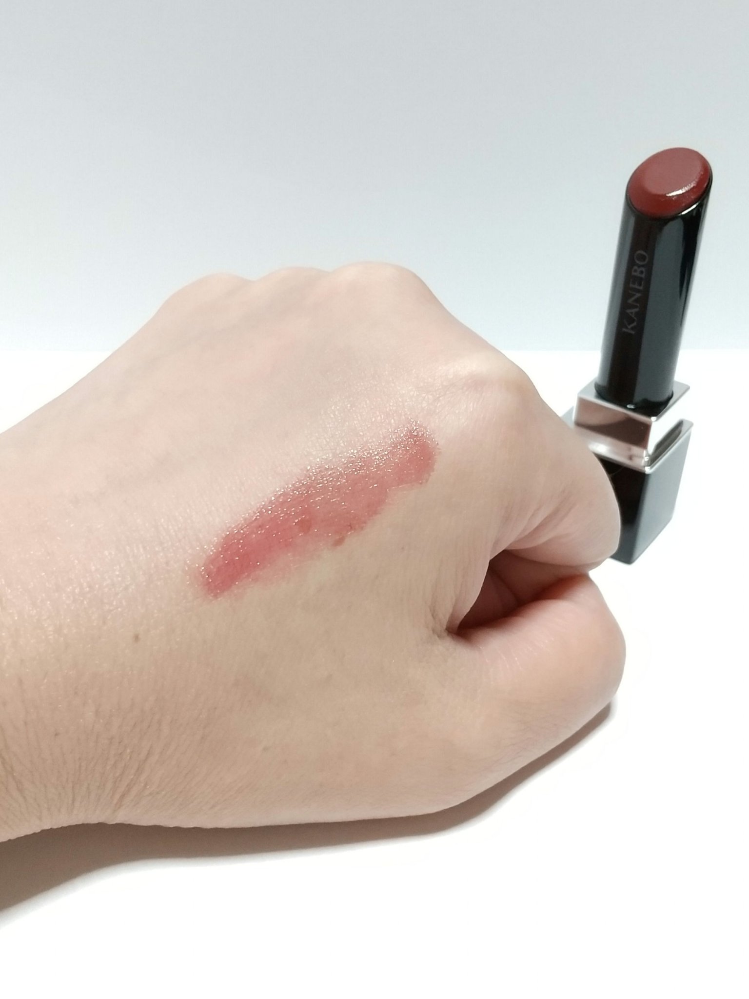 ルージュスターヴァイブラント EX6 Fearless Garnet/KANEBO/口紅を使ったクチコミ（3枚目）