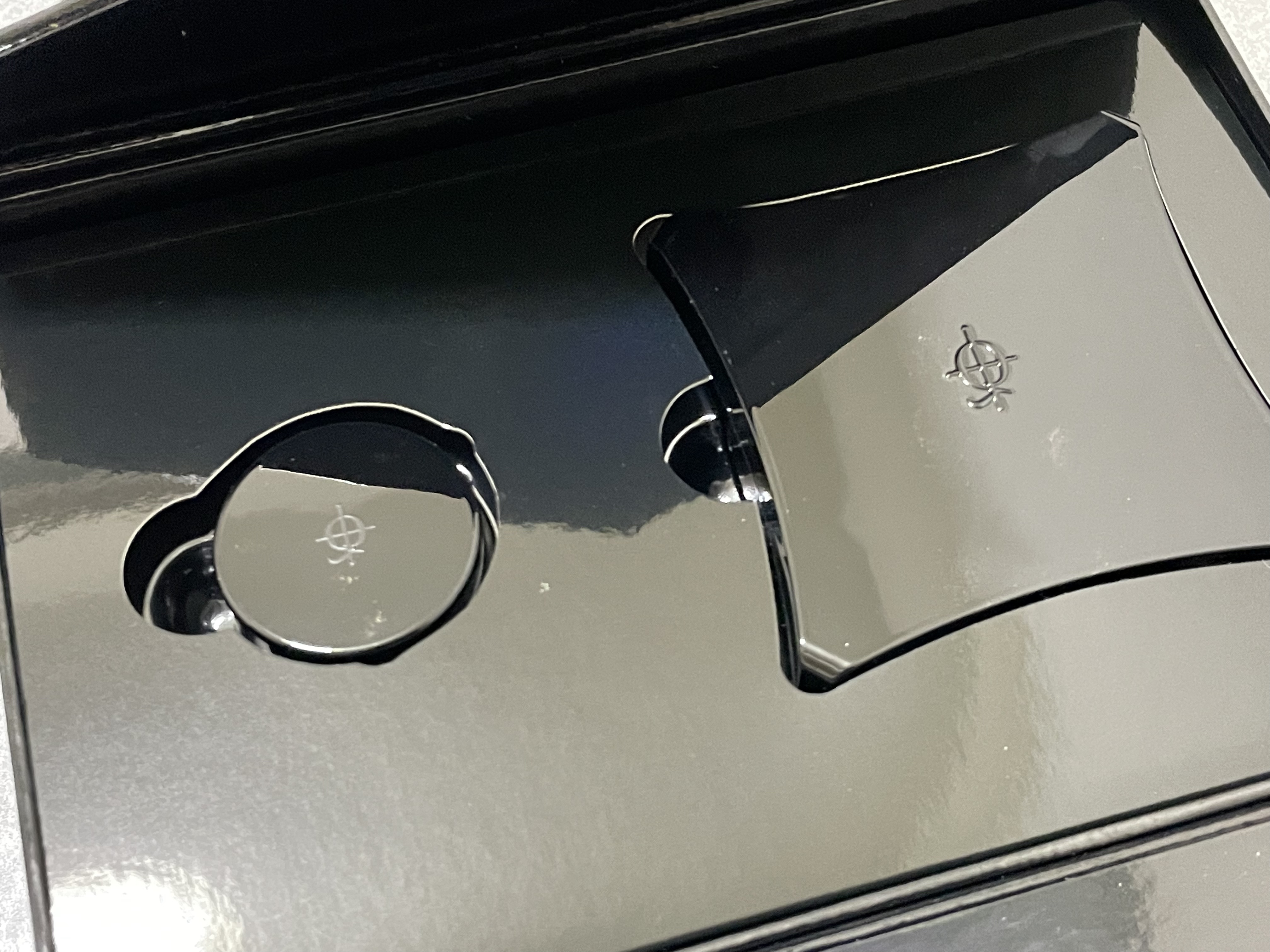 Illamasqua アイコニック　クロームのクチコミ「

Illamasqua
Iconic Chrome
・Deity




Beyond Ey.....」（2枚目）