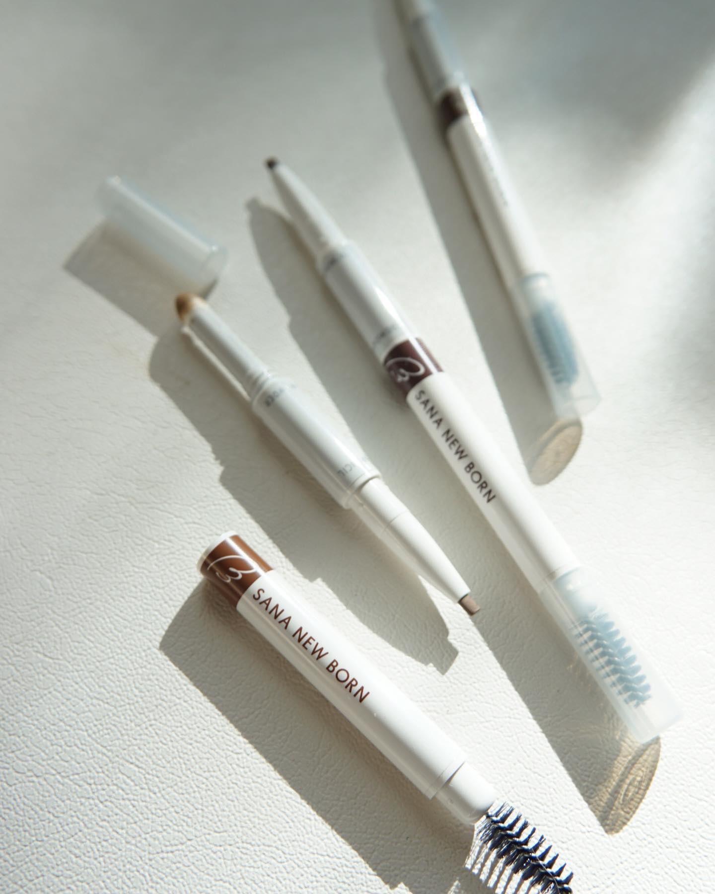 サナ ニューボーン サナ ニューボーン パーフェクトアイブロウのクチコミ「眉に便利な一本！

サナよりリニューアルアイテム！

ニューボーン　
パーフェクトアイブロウ
.....」（1枚目）