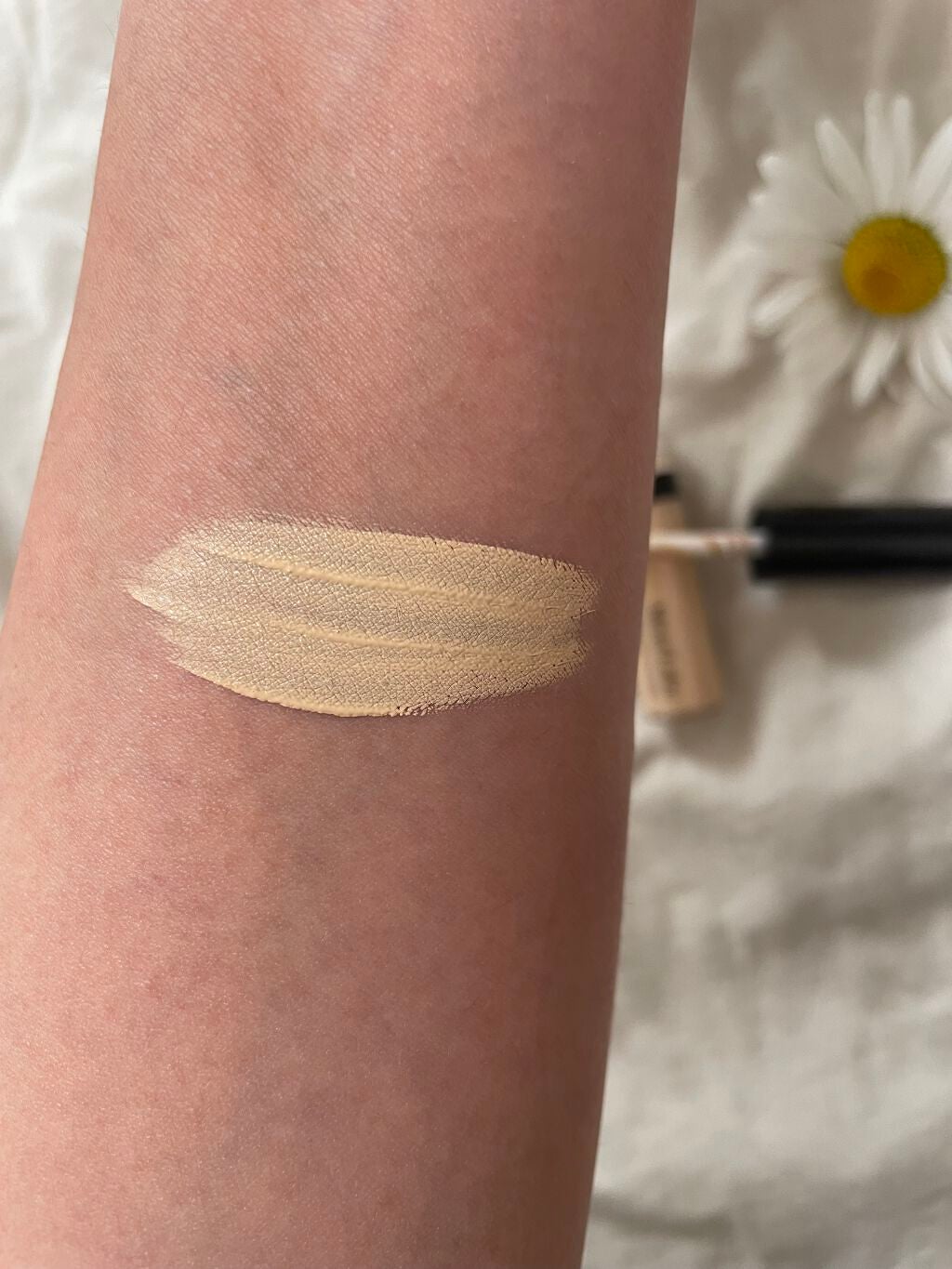 モイストラボ エッセンス薬用美白コンシーラー/Moist Labo/リキッドコンシーラーを使ったクチコミ(2枚目)