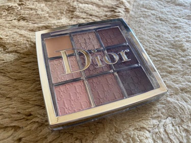 【Dior ディオール バックステージ アイ パレット 002クール】

Diorの人気アイパレットです🥺(スウォッチ出してなかったので……)

002のクールを購入しました。
発色も綺麗なのですが、写