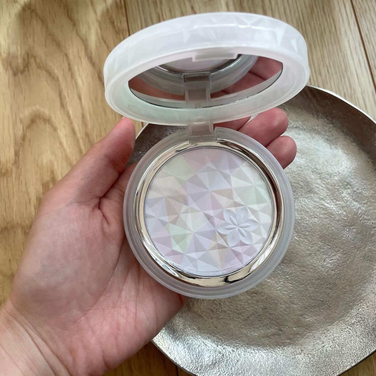 ＡＱ　オーラ リフレクター/DECORTÉ/プレストパウダーを使ったクチコミ（3枚目）