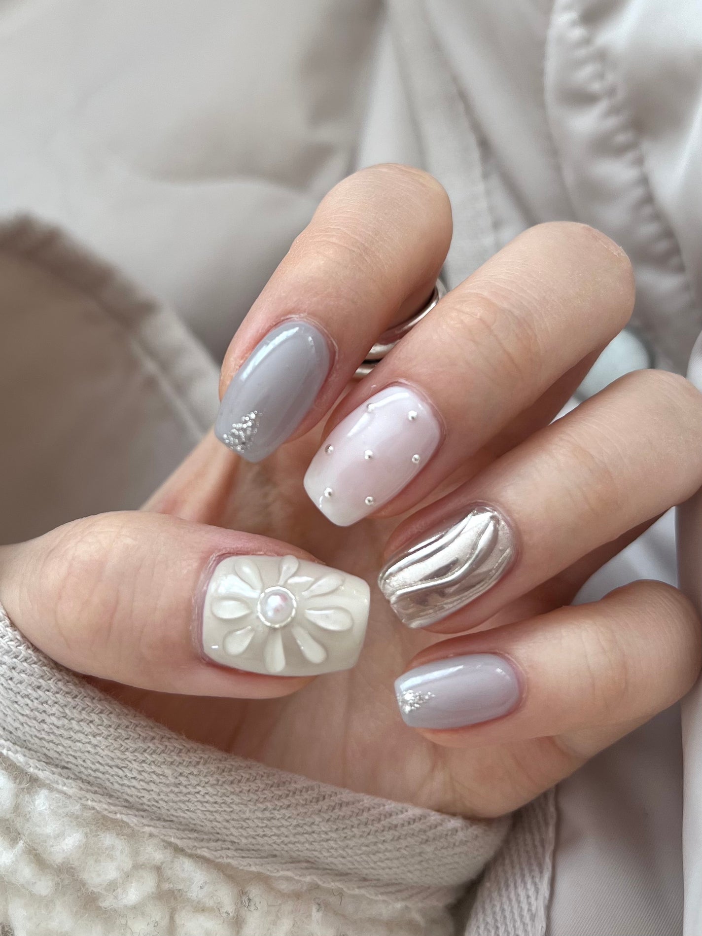 は む た 〰️ on LIPS 「20代会社員(ネイル自由)/ブルベ冬のわたしのネイル記録です✨..」(4枚目)