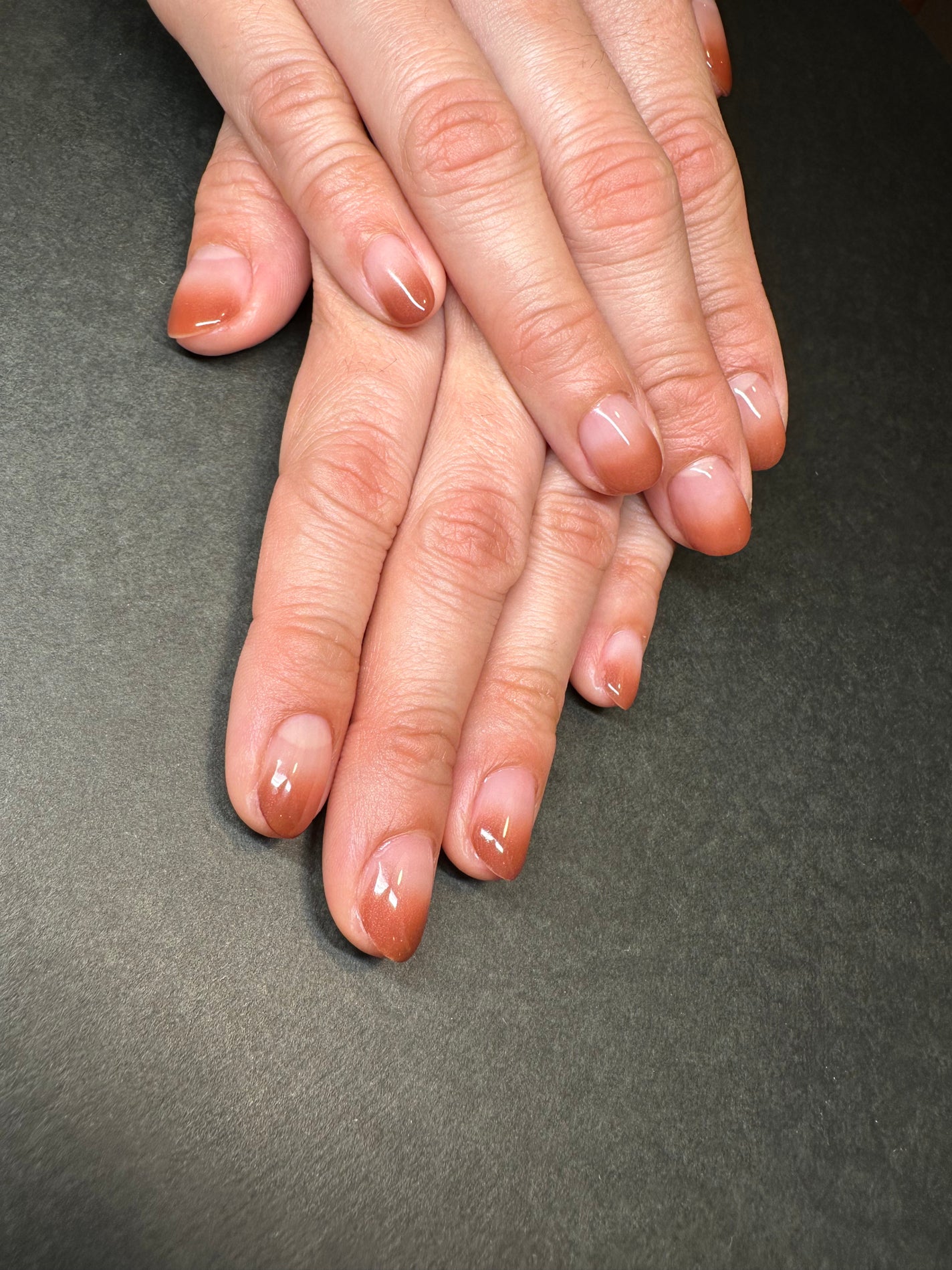 ちゃーん♡ on LIPS 「#ネイルデザイン#グラデーションネイル#ブラウンネイル#シャレ..」(2枚目)