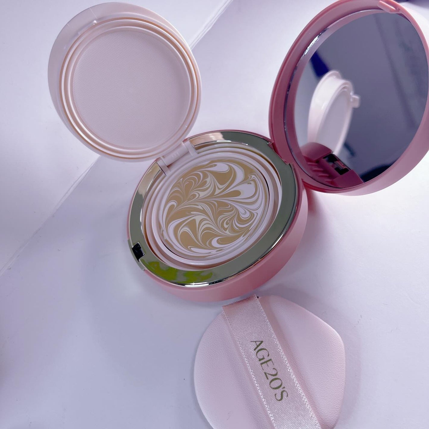 ヴェールヌーディ エッセンスパクトグロウ/AGE20’s/クリーム・エマルジョンファンデーションを使ったクチコミ(4枚目)