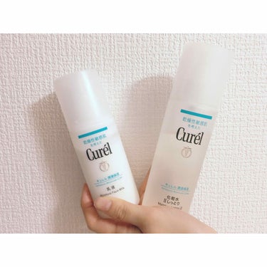 花王🌙のCurel
化粧水Ⅱしっとりと乳液です💧✨

★すごい保湿してくれるので
   冬なのに潤ってました♥
   ポンプタイプ？で私はすきです〜
   とろみがついてるわけではなく
   水みたいな