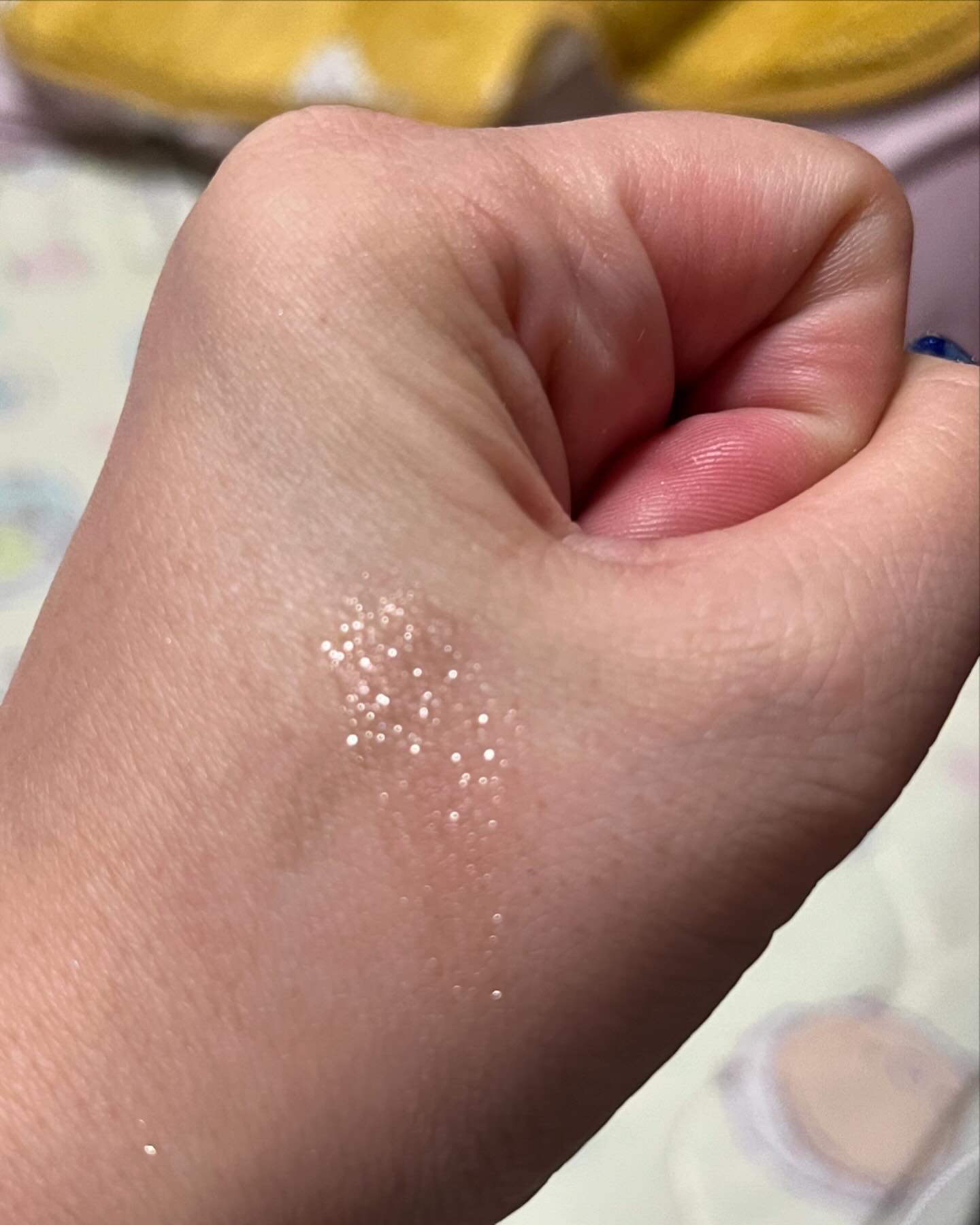 フーミー シングルラメシャドウ メリンダベージュ/WHOMEE/単色アイシャドウを使ったクチコミ（3枚目）