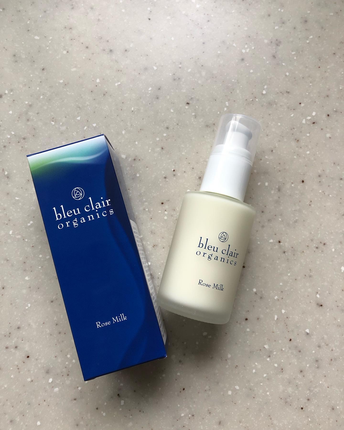 ブルークレール ローズミルクのクチコミ「ブルークレール　ローズミルク（乳液） 容量:55mL  参考価格:5,500円（税込）

ふわ.....」（1枚目）