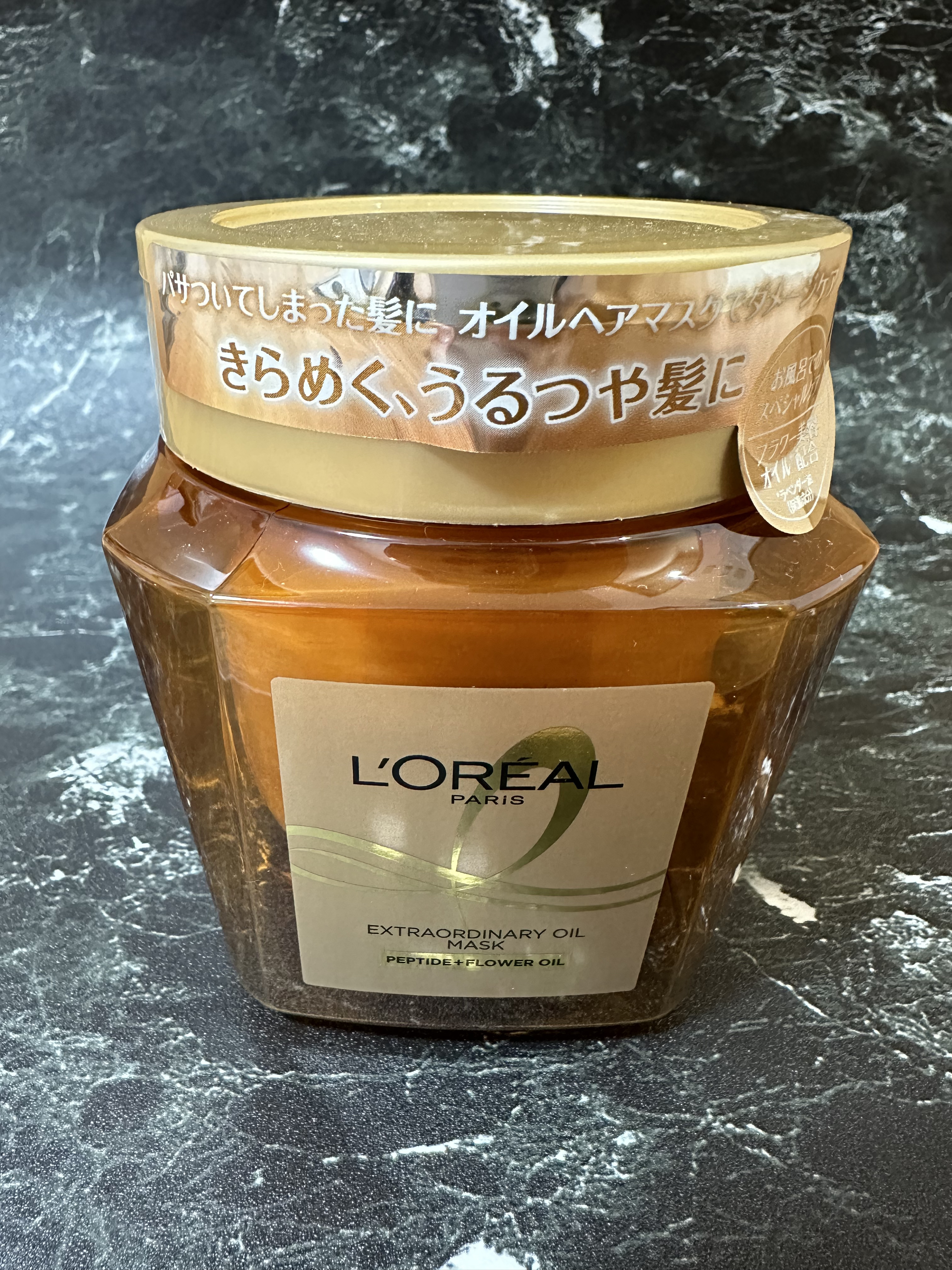 ロレアルパリ様の
エクストラオーディナリー オイル ヘアマスク
LIPS様のキャンペーンで頂きました✨

開けた瞬間にホワイトフローラルブーケの
香りが広がってすごく良い香り〜💐🤍
香りが強すぎないのもいいところ🌿

もったりした濃厚