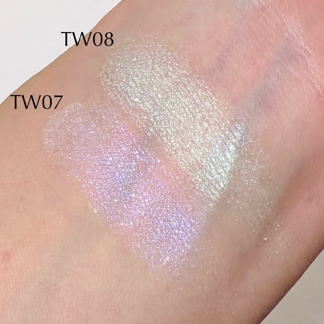 マルチカラーバリエーション トゥインクル/チャコット・コスメティクス/単色アイシャドウを使ったクチコミ(2枚目)