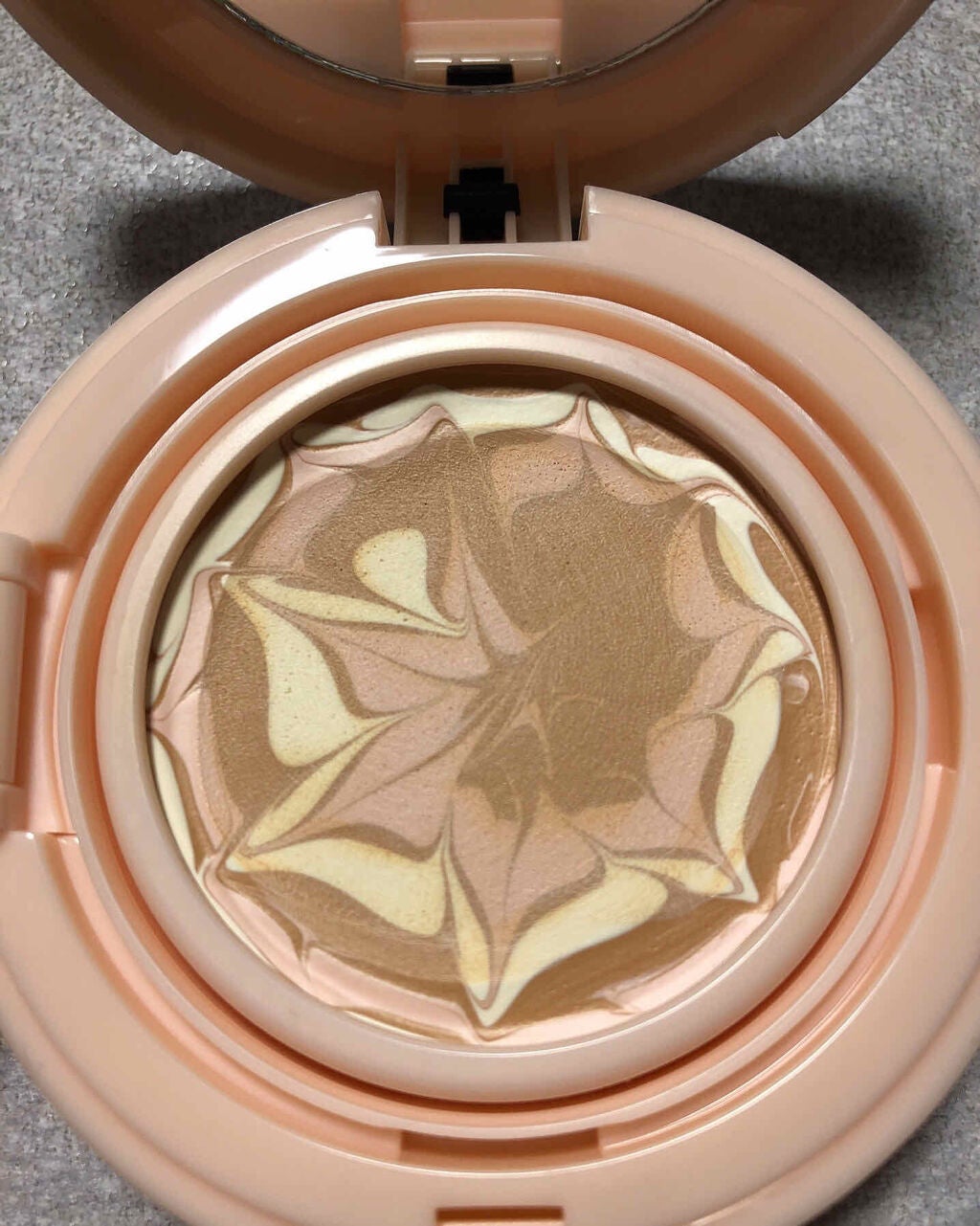 フォトレディ キャンディッド ウォーター エッセンス コンパクト ファンデーション/REVLON/クリーム・エマルジョンファンデーションを使ったクチコミ(4枚目)