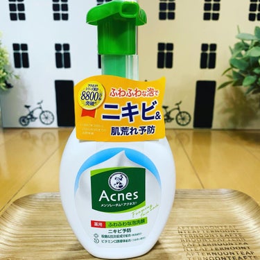 『ロート製薬 
MENTHOLATUM Acne’s
メンソレータム アクネス
Foaming face wash(Acne Care)
薬用ふわふわな泡洗顔』〈洗顔料〉
ポンプ 160mL ¥715(税込)
＊つめかえ用 140mL ¥605(税込)もあります。

『アクネス薬用ふわふわな泡洗顔』は、ニキビ予防の医薬部外品。

⚜️《殺菌成分：イソプロピルメチルフェノール》がアクネ菌を殺菌
⚜️《抗炎症成分：グリチルリチン酸ジカリウム》が炎症を抑える
⚜️《うるおい成分：ビタミンC誘導体》で肌つっぱらない

といった効果が期待できる洗顔料🧼です。

私自身は思春期は全くニキビに悩むことなく過ごしたのですが、20歳過ぎた頃からニキビには悩まされてきました🥺。今でも生理前にニキビがポツポツできちゃうし、最近ではコロナ禍マスク生活😷での蒸れによってバリア機能が弱まって、ニキビができやすい状態です。

『アクネス薬用ふわふわな泡洗顔』は、ポンプからふわふわな泡が出てくるので肌への摩擦も少なく、優しく洗え、しっとりした使い心地❣️

今はいいニキビ用洗顔料があるんですね。

『アクネス薬用ふわふわな泡洗顔』は、ニキビ予防にティーンエイジャーはもちろん、大人の女性にも男性にも使えるニキビ用洗顔料だなって感じました😍‼️

ロート製薬のキャンペーンに参加中[PR]

#ニキビ #洗顔 #メンソレータム #ロート製薬 
の画像 その0