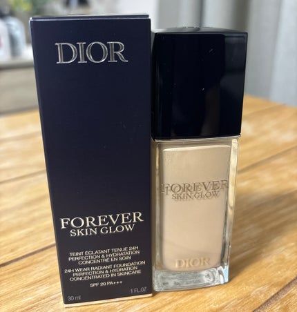 ディオールスキン フォーエヴァー フルイド グロウ 0Wウォーム/Dior/リキッドファンデーションの画像