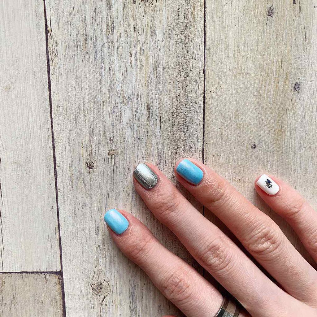 ネイルホリック パーティーフレーク/ネイルホリック/マニキュアを使ったクチコミ(2枚目)